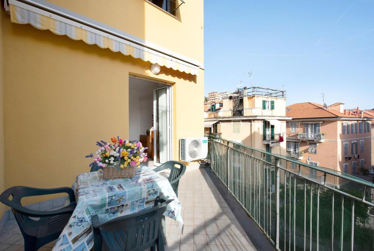 Trilocale Mazzini Con 2 Balconi Apartment Varazze Exterior foto